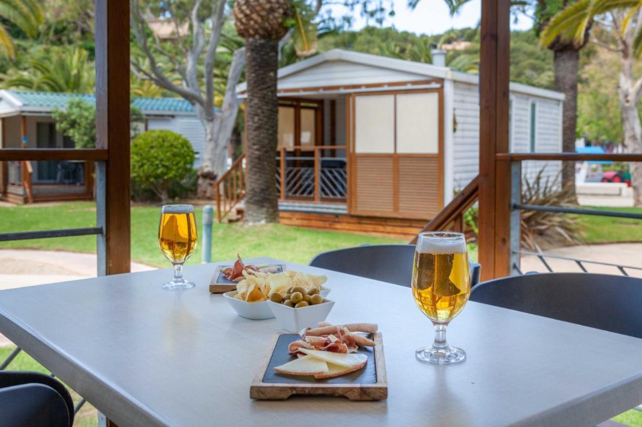 Camping Vila Village Sant Feliu de Buixalleu Екстериор снимка